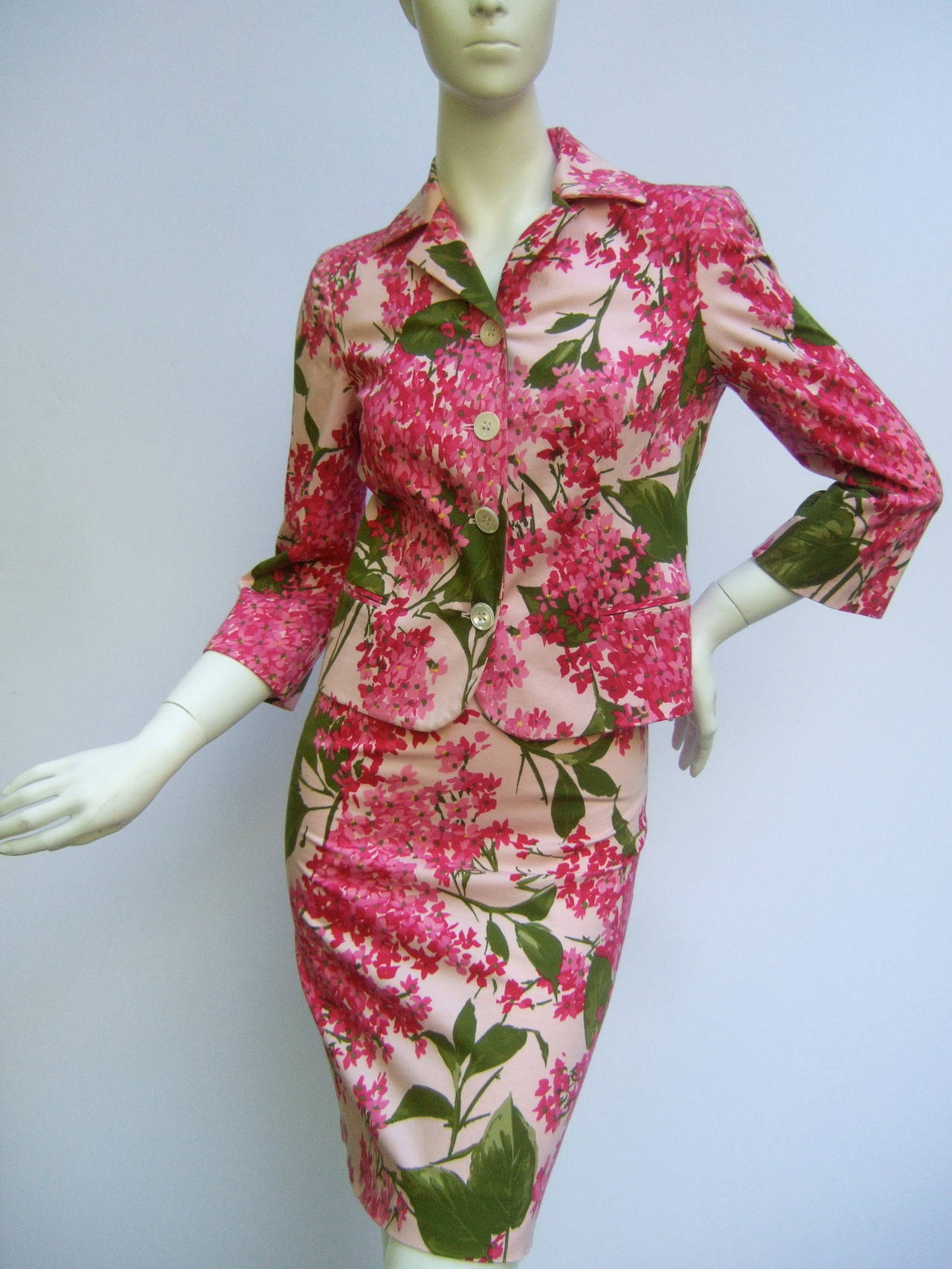 Moschino Italy Floral Print Cotton Skirt Suit Cheap & Chic US Size 4 In Excellent Condition In University City, MO
