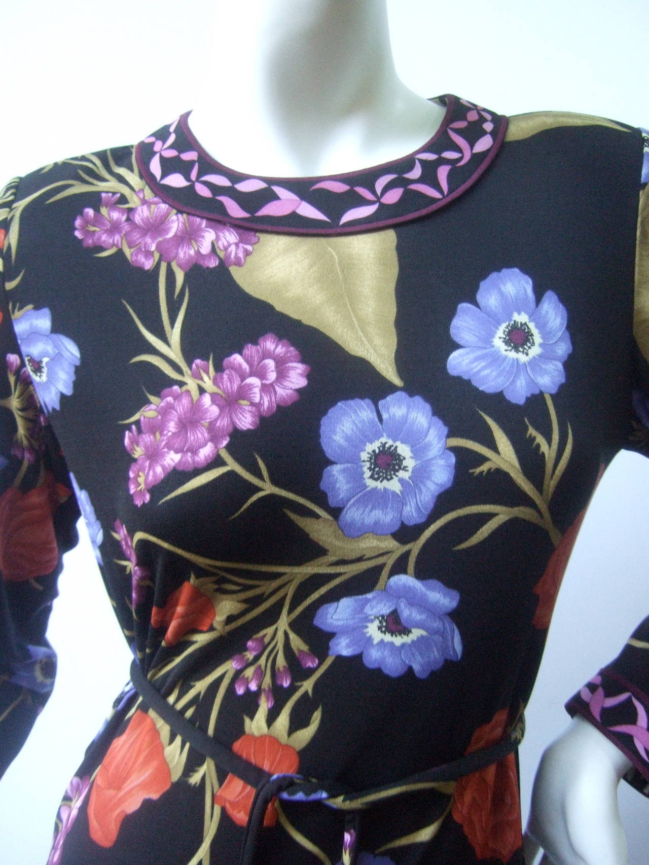 Averardo Bessi Silk jersey floral print dress for Saks Fifth Avenue US Size 4
The vibrant print jersey dress is illuminated with a field of lush flower blooms
The sinuous lavender, violet & burnt orange flowers burst against the black silk