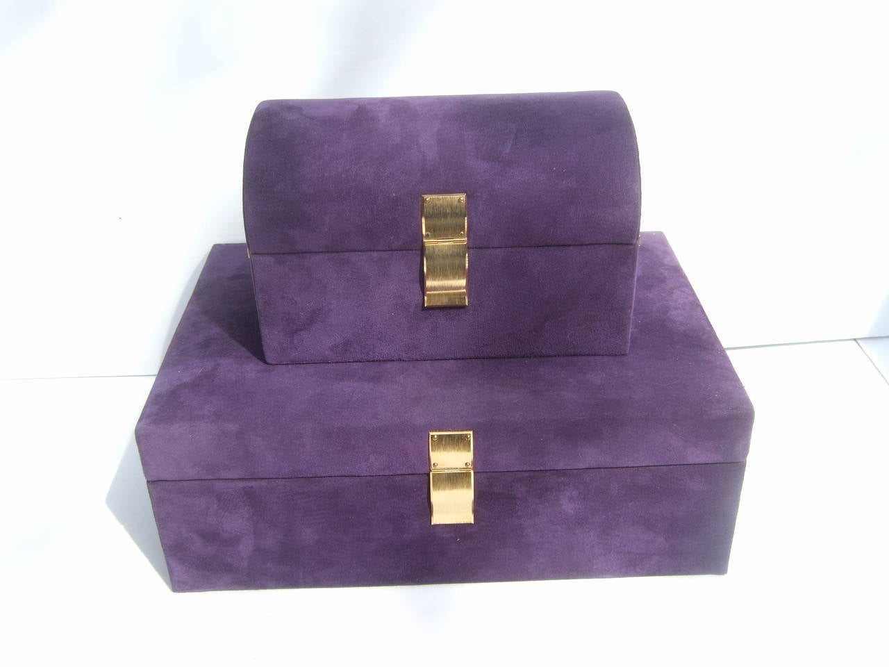 Neiman Marcus Set of violet suede jewelry boxes Made in Italy
The luxurious jewelry boxes are covered with powdery soft suede
The larger rectangular jewelry box is lined in golden yellow velvet 
designed with two removable jewelry trays

The