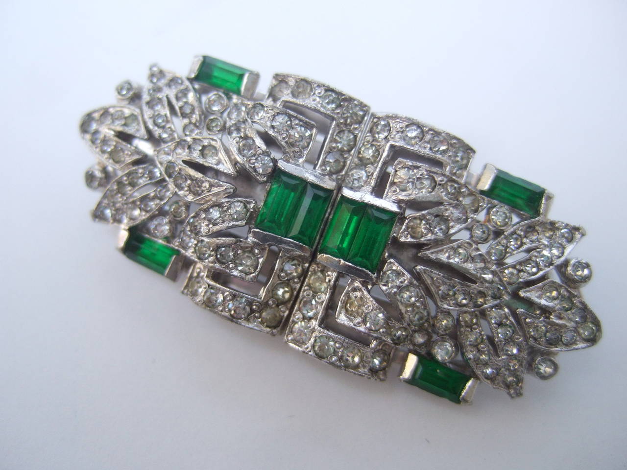 Trifari Art Deco Emerald & Diamante Crystal Clip-Mate Brooch c 1940 In Excellent Condition In University City, MO