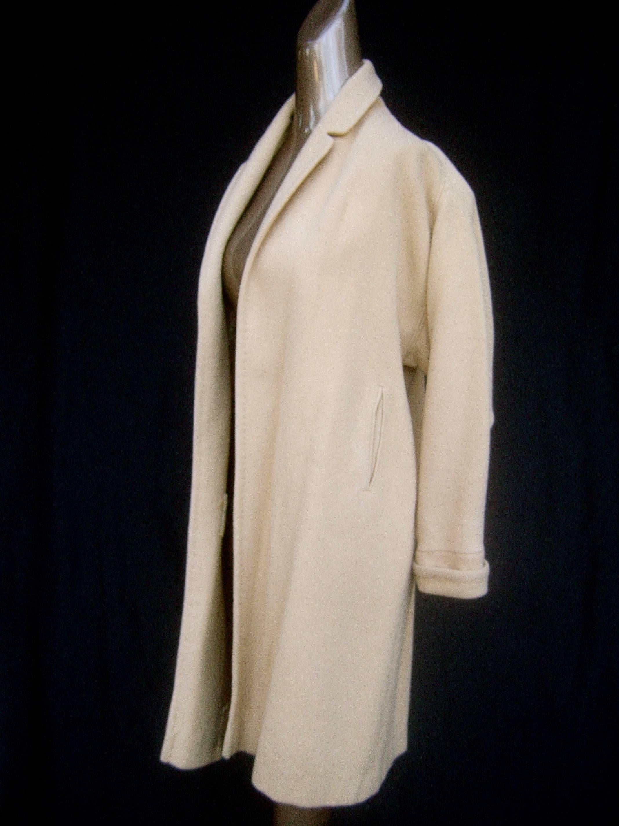 Luxurious  Mid-century Tan Cashmere Swing Coat c 1960 In Good Condition In University City, MO