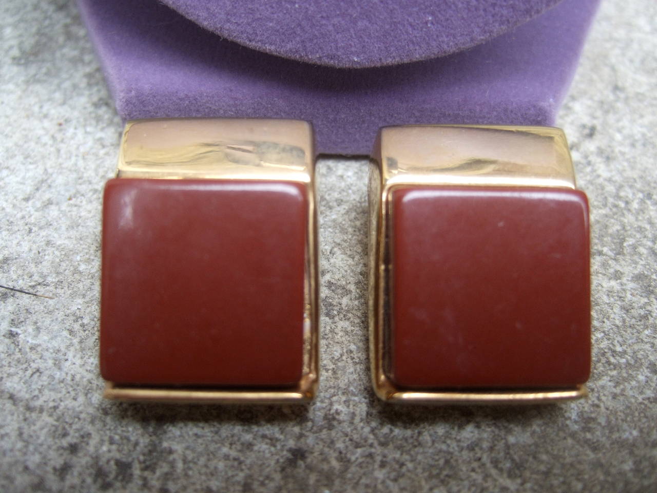 Pierre Cardin Sleek Cinnabar Resin Necklace & Earrings c 1970 For Sale 1