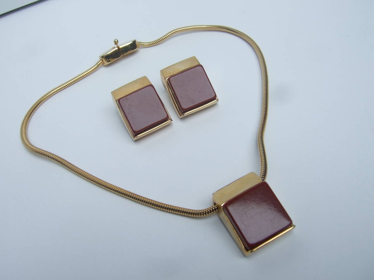 Women's Pierre Cardin Sleek Cinnabar Resin Necklace & Earrings c 1970 For Sale