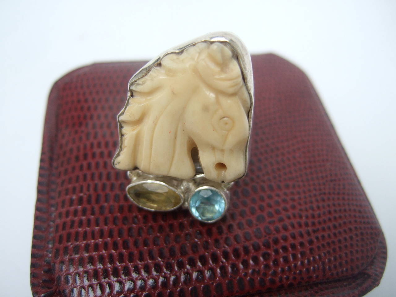 Artisan Carved Bone Horse Head Sterling Ring In Excellent Condition In University City, MO