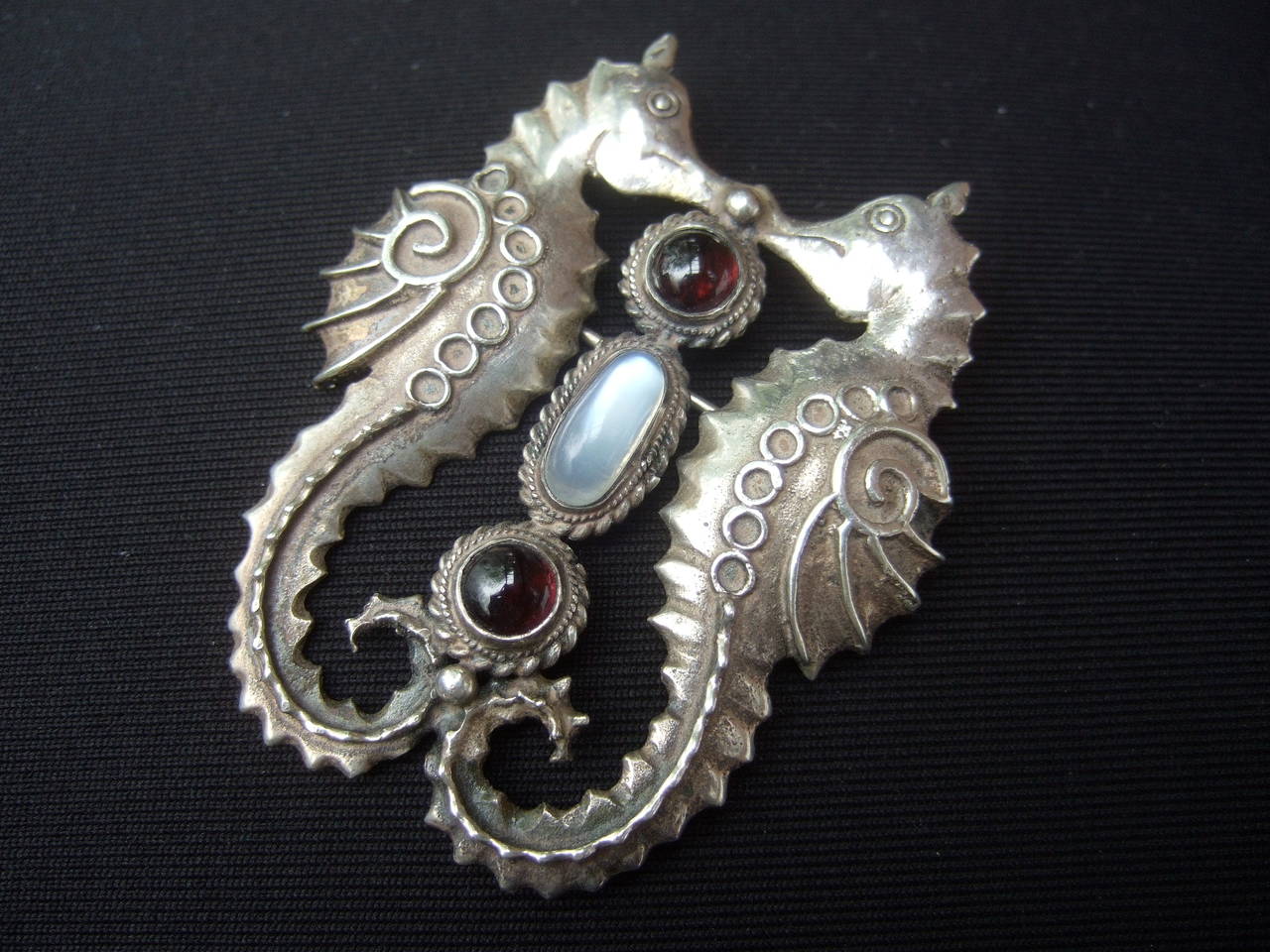 Sterling Sea Horse Figural Cabochon Brooch c 1970 In Excellent Condition In University City, MO