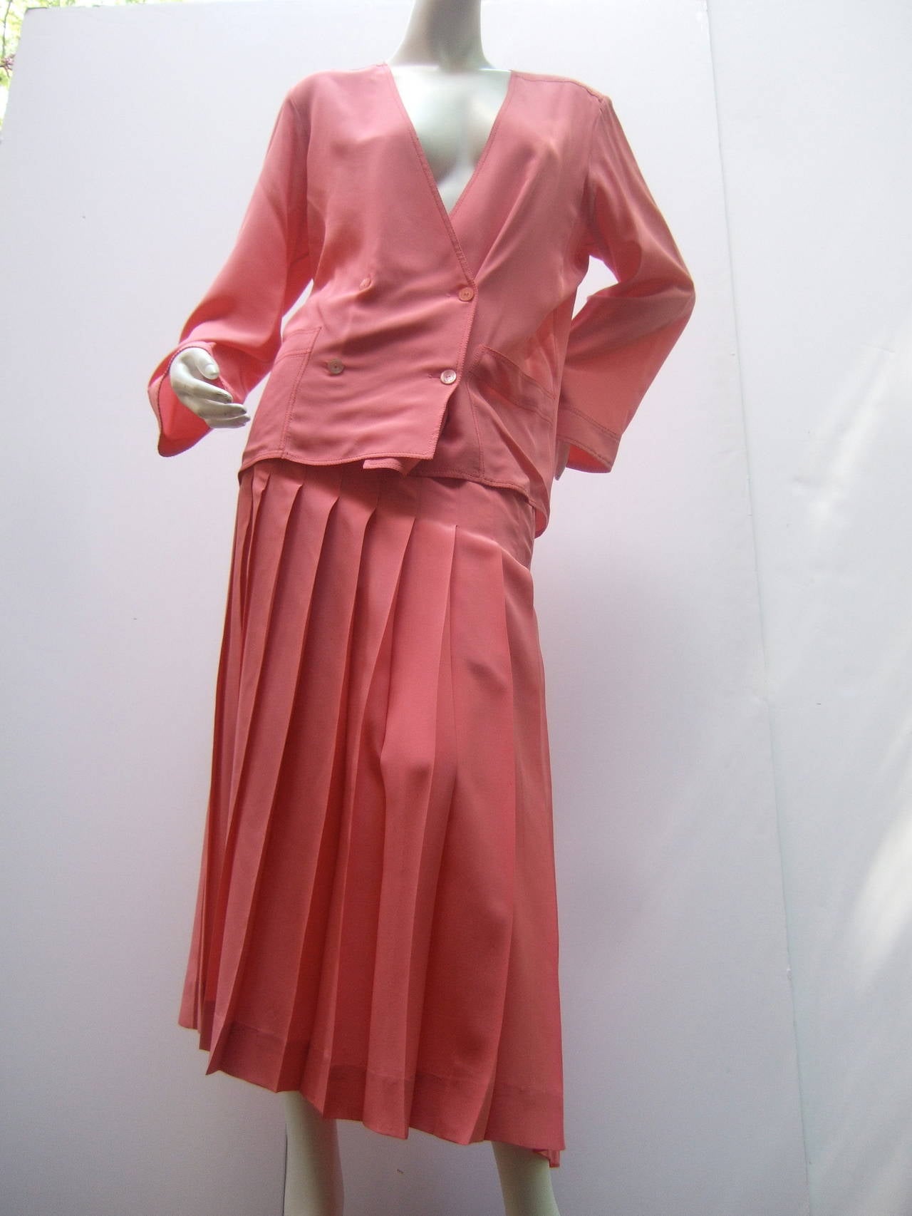Women's Chanel Vintage Silk Salmon Pink Skirt Suit c 1980
