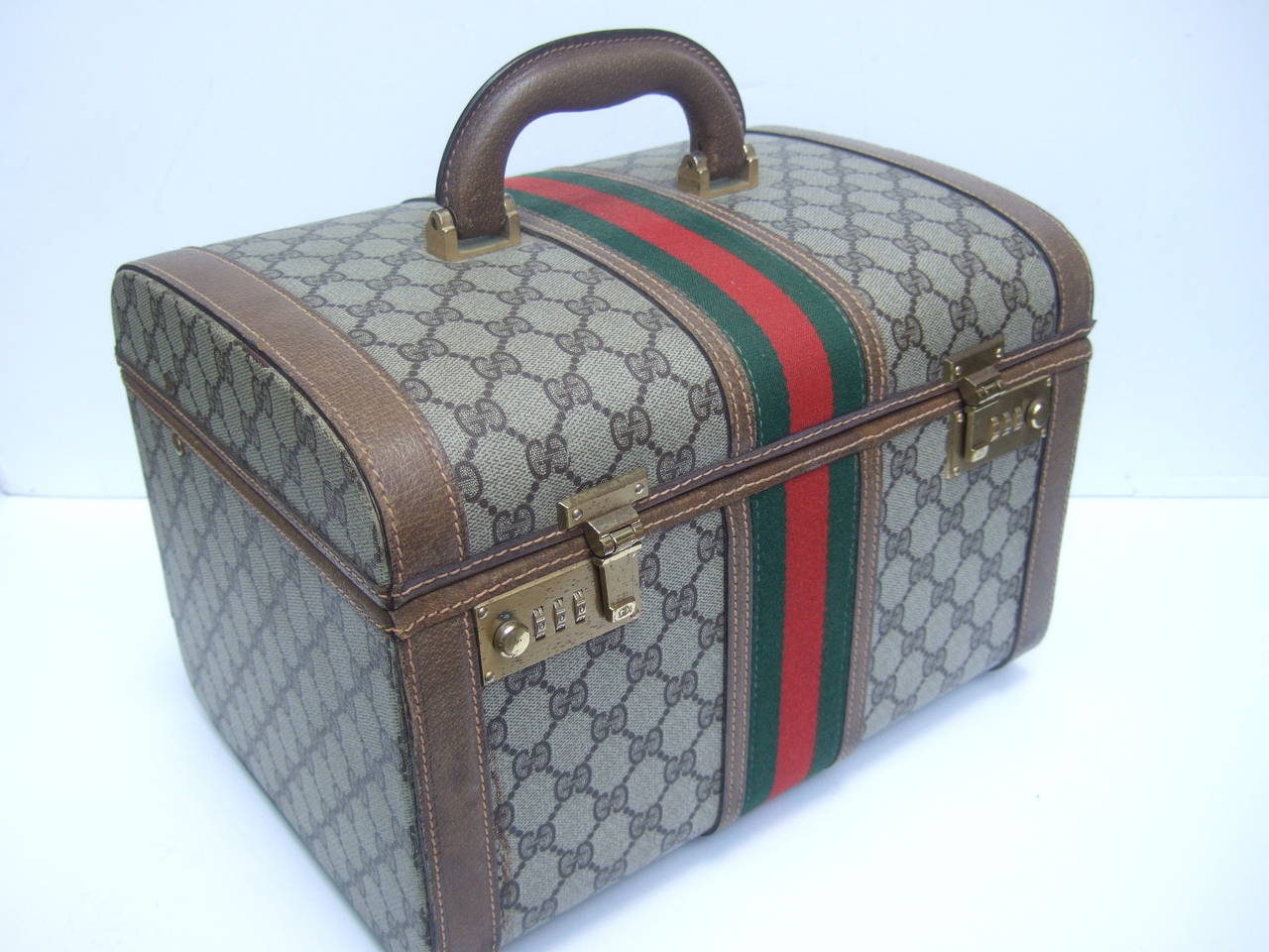 RESERVED SALE PENDING Gucci Luxurious Retro Travel Case Made in Italy c 1970s In Good Condition In University City, MO