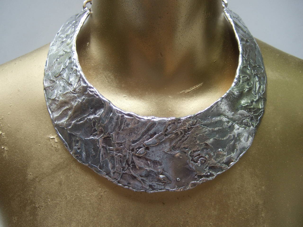 Modernist Style Hammered Metal Collar Necklace Designed by Biche de Bere Paris In Excellent Condition In University City, MO