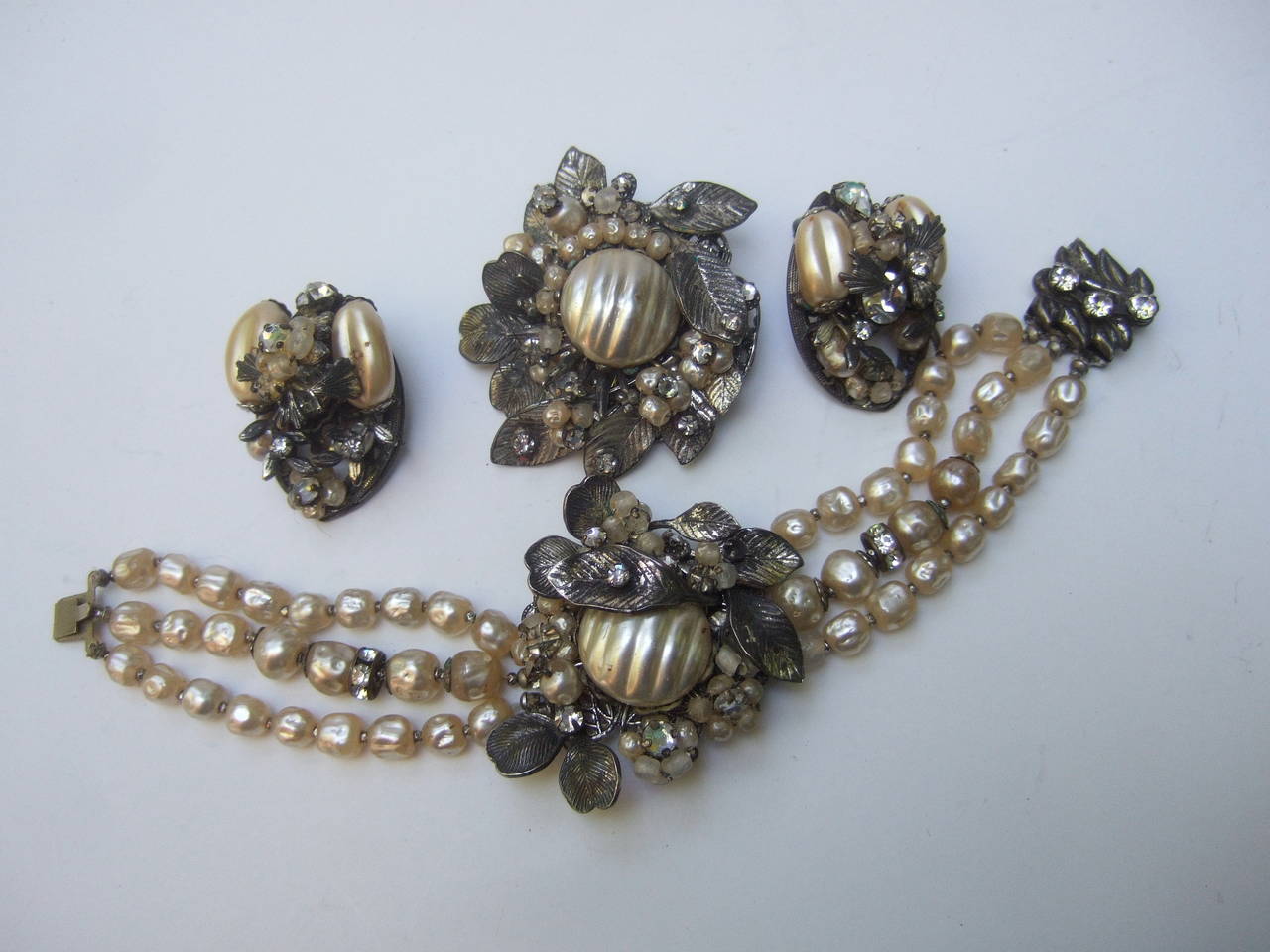 Robert Broche, bracelet et boucles d'oreilles en perles fantaisie des années 1950 Pour femmes en vente