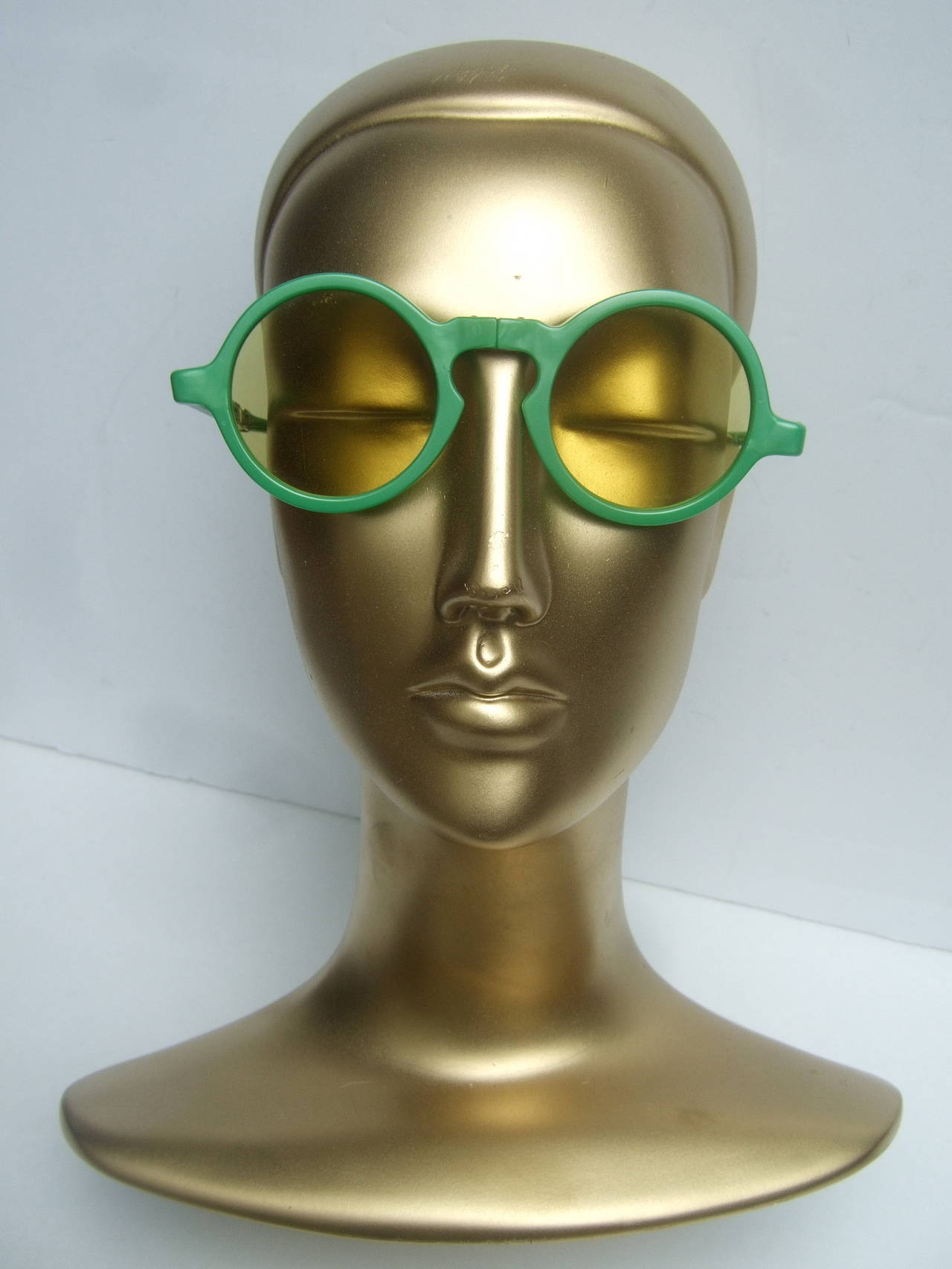 Avant-Garde Italian Green Tinted Sunglasses Designed by Tuttifrutti Italy 2