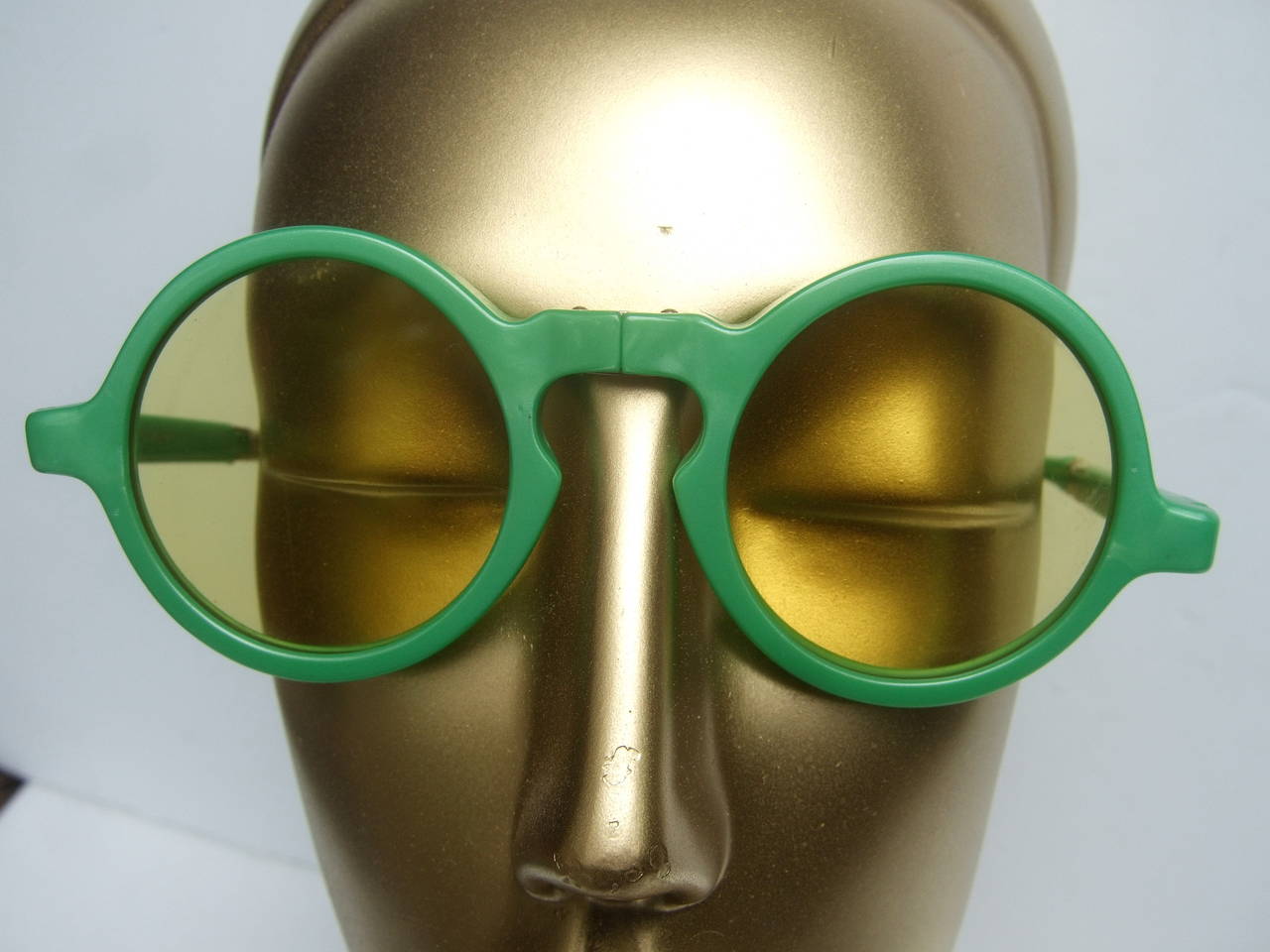 Women's or Men's Avant-Garde Italian Green Tinted Sunglasses Designed by Tuttifrutti Italy