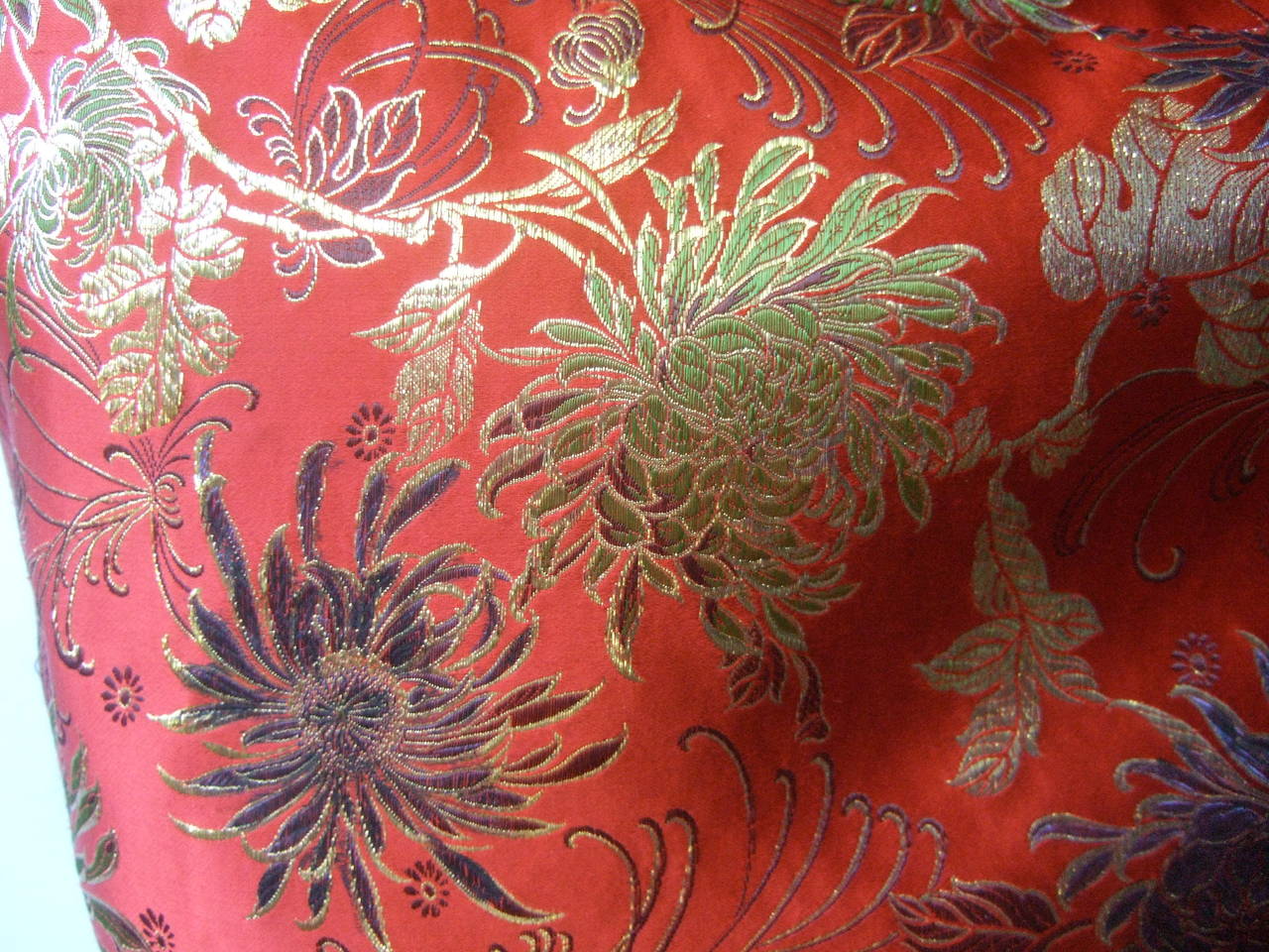 Exotic Scarlet Chinoiserie Brocade Jacket c 1980s In Excellent Condition For Sale In University City, MO
