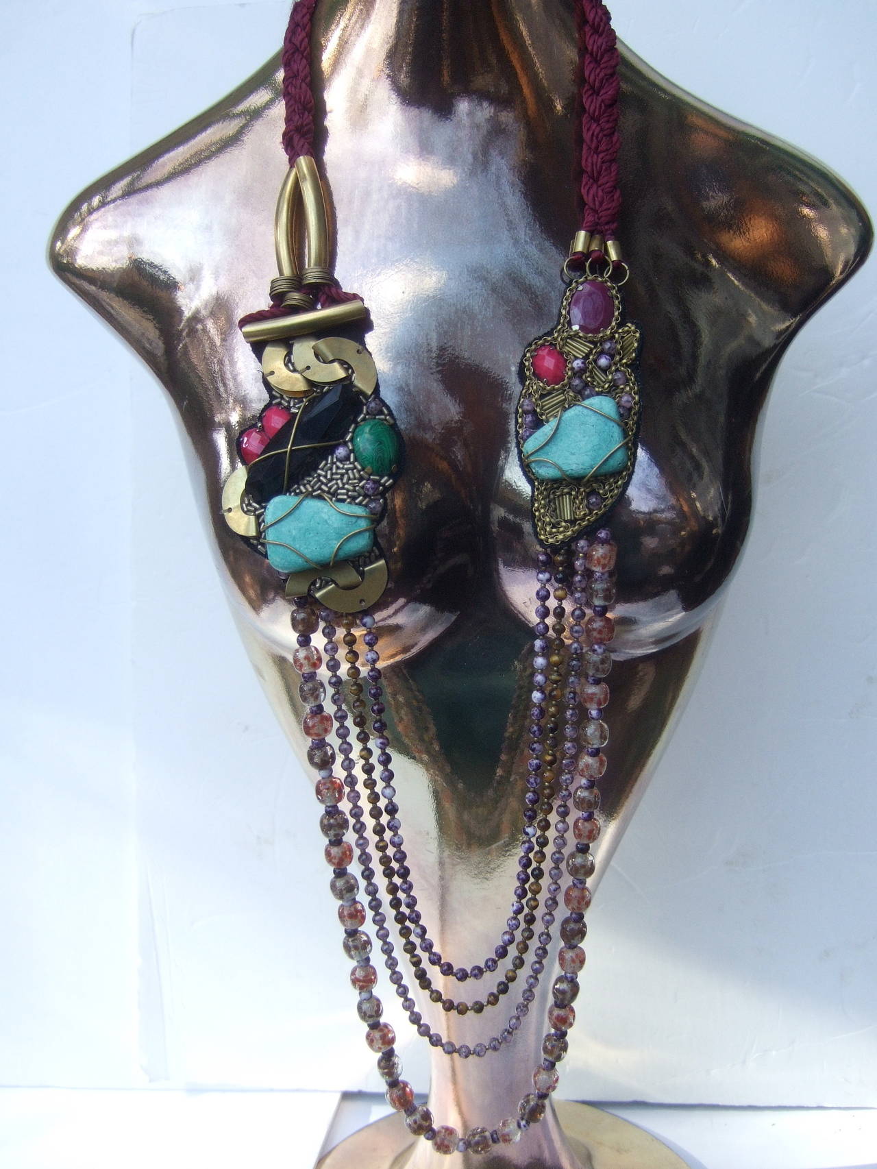 Collier d'avant-garde en perles de pierres et de verre d'artisan en vente 5