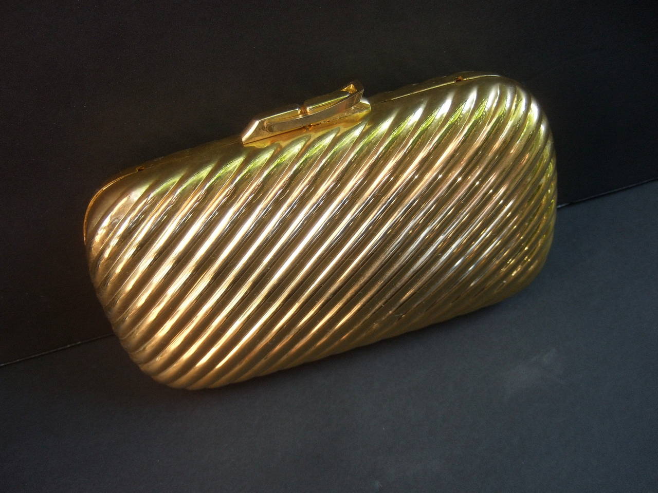 Italian Gilt Metal Evening Bag Designed by Beoni Lucia In Excellent Condition In University City, MO