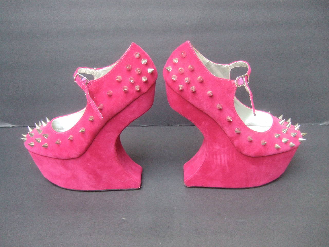 Women's Avant Garde Fucshia Velvet Spike Platform Shoes US Size 9