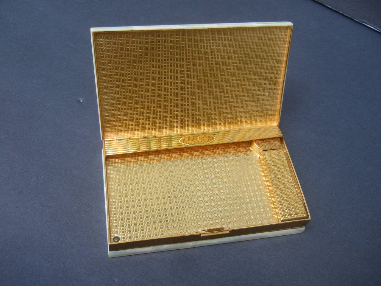 Opulent Mother of Pearl Compact Cigarette Case Clutch 2