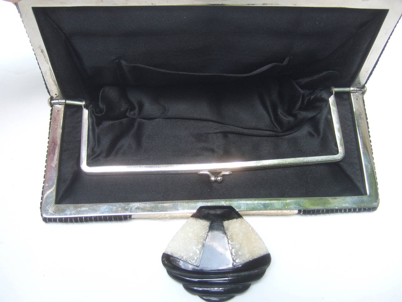 1920s Art Deco Exquisite Silk Emroidered Clutch 5