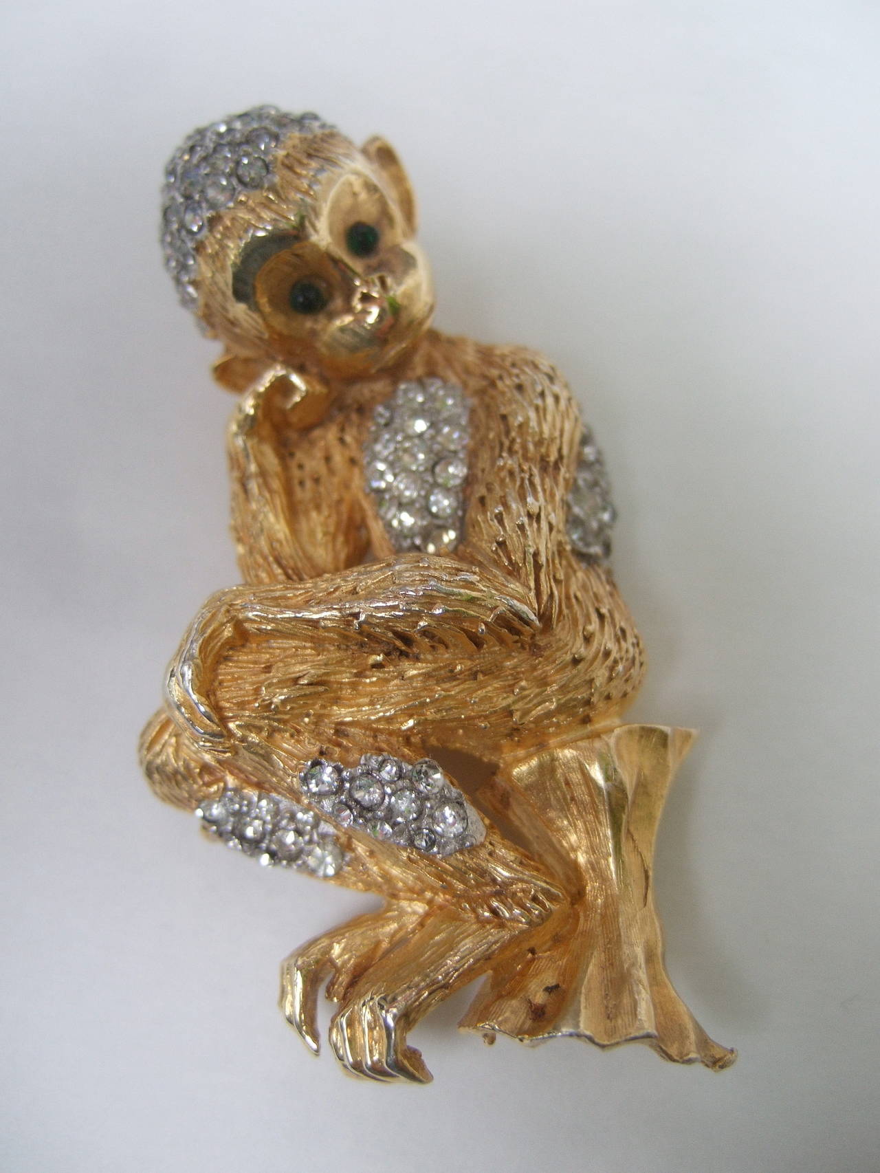 Whimsical Jeweled Gilt Metal Monkey Brooch c 1960 In Excellent Condition For Sale In University City, MO