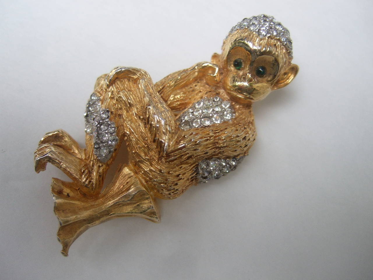Women's Whimsical Jeweled Gilt Metal Monkey Brooch c 1960 For Sale
