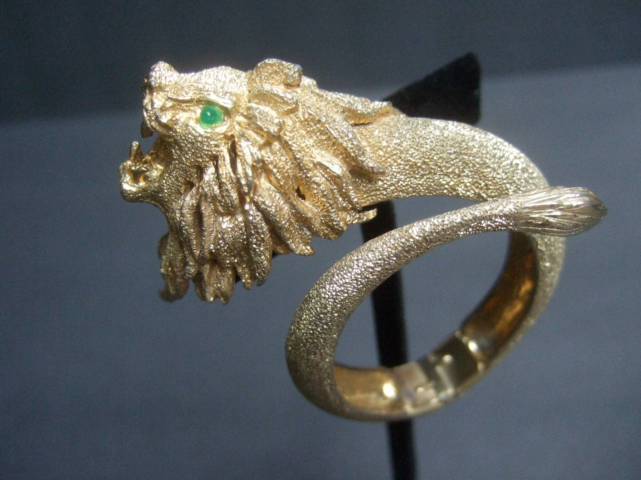 Ornate Gilt Metal Lion Bracelet Designed by Les Bernard c 1970s In Excellent Condition In University City, MO