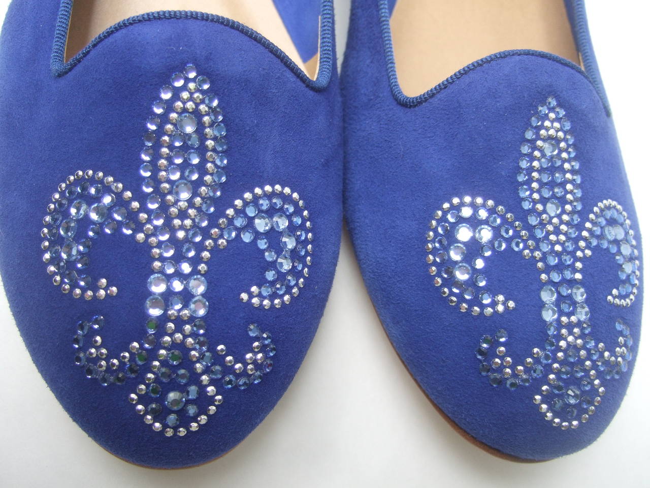 Crystal Jeweled Fleur di Lis Peacock Blue Suede Flats Made in Italy US Size 10 M In New Condition For Sale In University City, MO