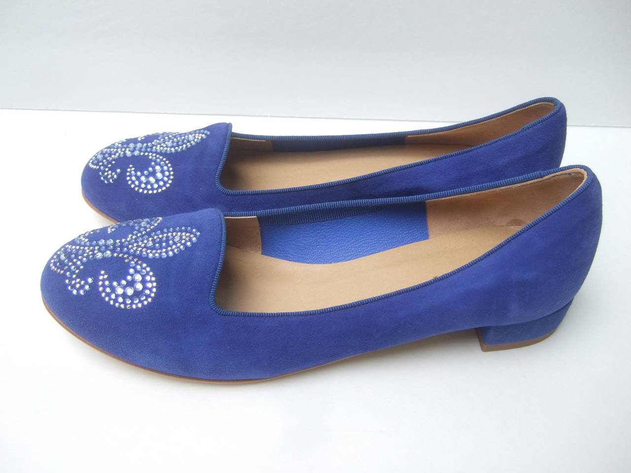 Women's Crystal Jeweled Fleur di Lis Peacock Blue Suede Flats Made in Italy US Size 10 M For Sale