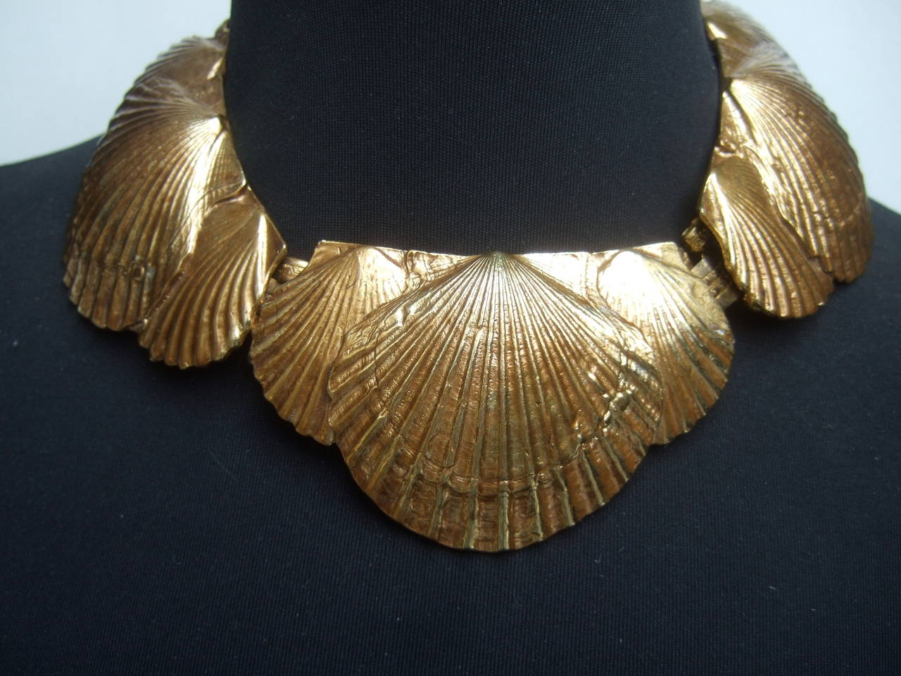 Magnificent Gilt Metal Scallop Shell Choker Necklace Attributed to Line Vautrin  In Excellent Condition In University City, MO