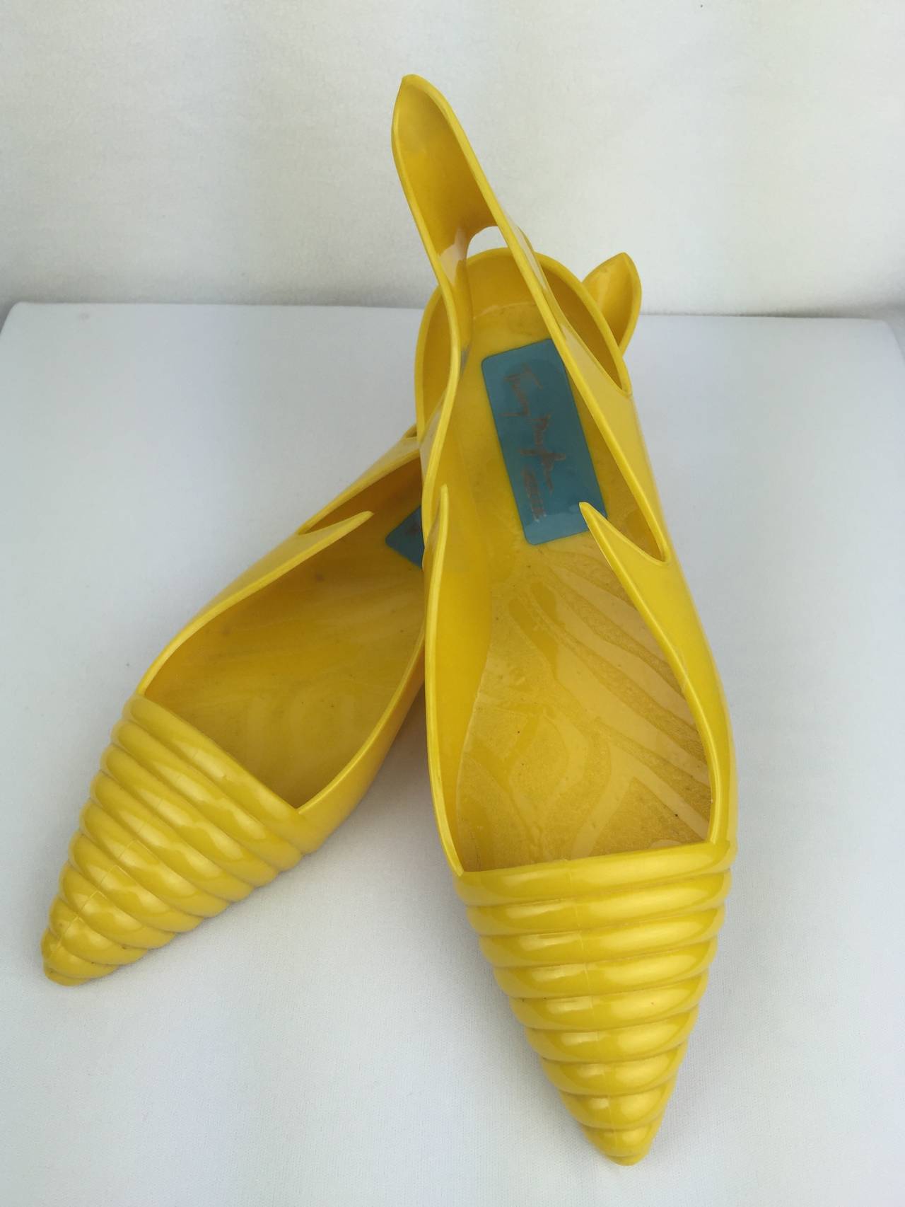 Oh these are just amazing!!!!!
Daffodil yellow plastic jelly shoes from the 1980's designed by Thierry Mugler.
They might have been designed with the Greek God Hermes in mind.
Excellent condition aside from one tiny scuff...smaller than a grain of