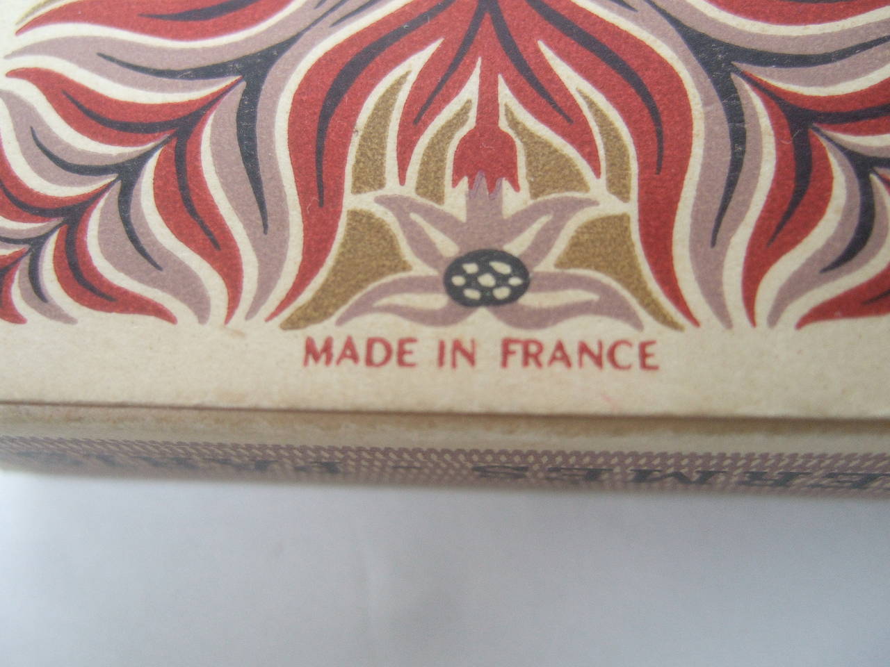Hermes Paris Deck of playing cards in wood inlay card box c 1970s
The deck of playing cards comes in the original Hermes
cardboard box. The cards have the some graphics on the
box cover, The cards are not stamped Hermes 

The wood inlaid box