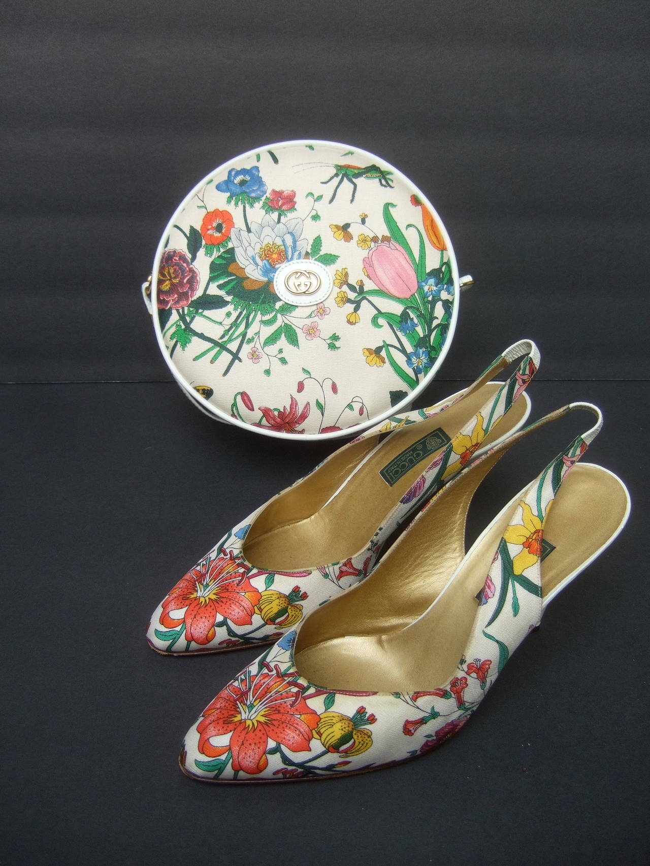 Gucci 'Flora' Canteen Handbag With Matching Silk Sling Back Pumps, 1970s In Good Condition In University City, MO