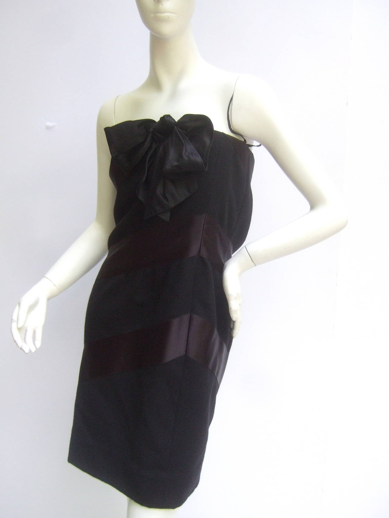 Bill Blass Chic Black Wool & Satin Strapless Cocktail Dress c 1980s In Excellent Condition In University City, MO