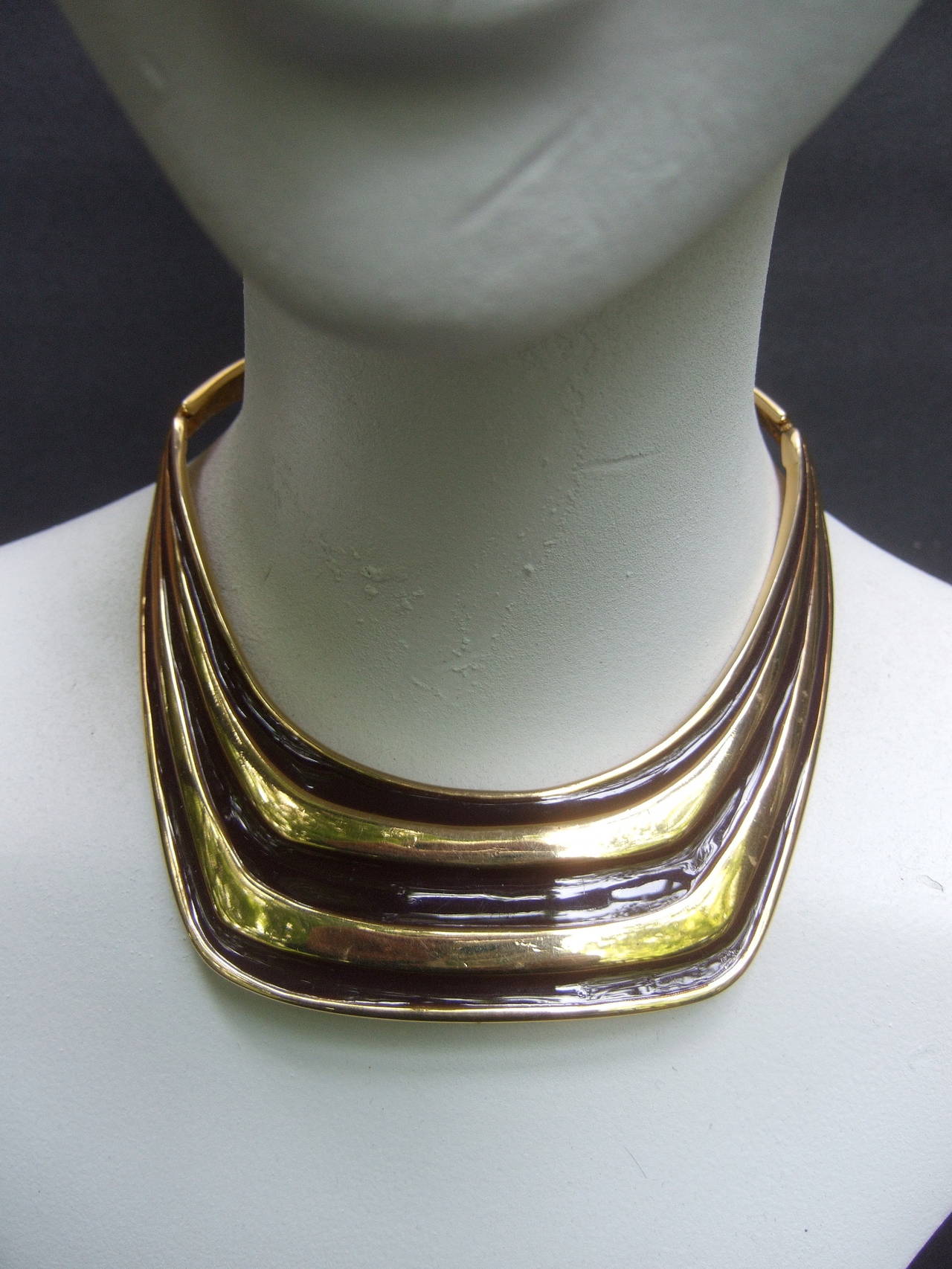 Alexis Kirk Sleek Brown & gilt enamel choker necklace set c 1980
The mod gilt metal choker necklace is accented with lacquered 
brown enamel high gloss bands

The choker necklace is designed with matching 
large rectangular clip on