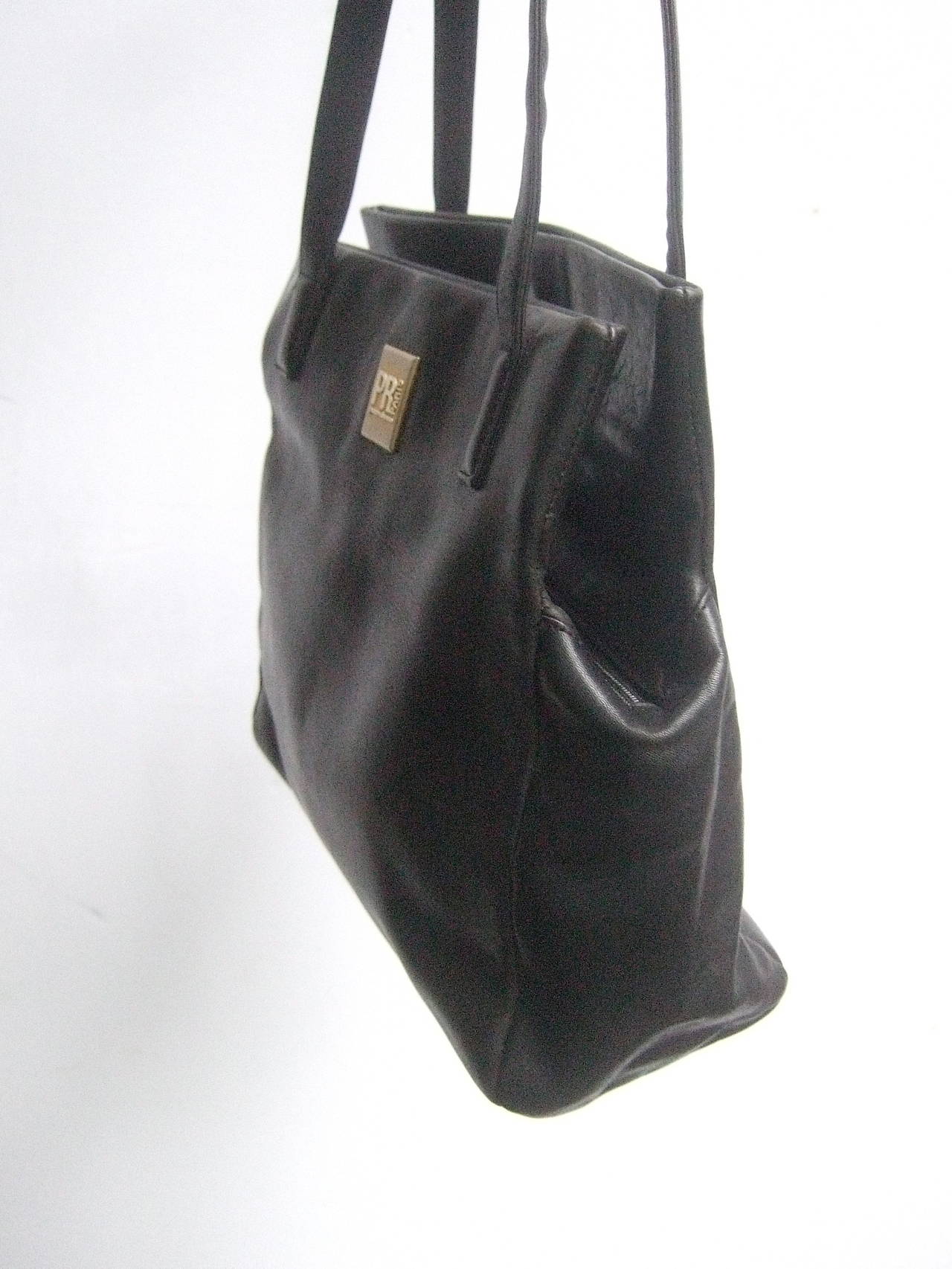 Paco Rabanne Paris Black Leather Shoulder Bag 1980s In Good Condition For Sale In University City, MO