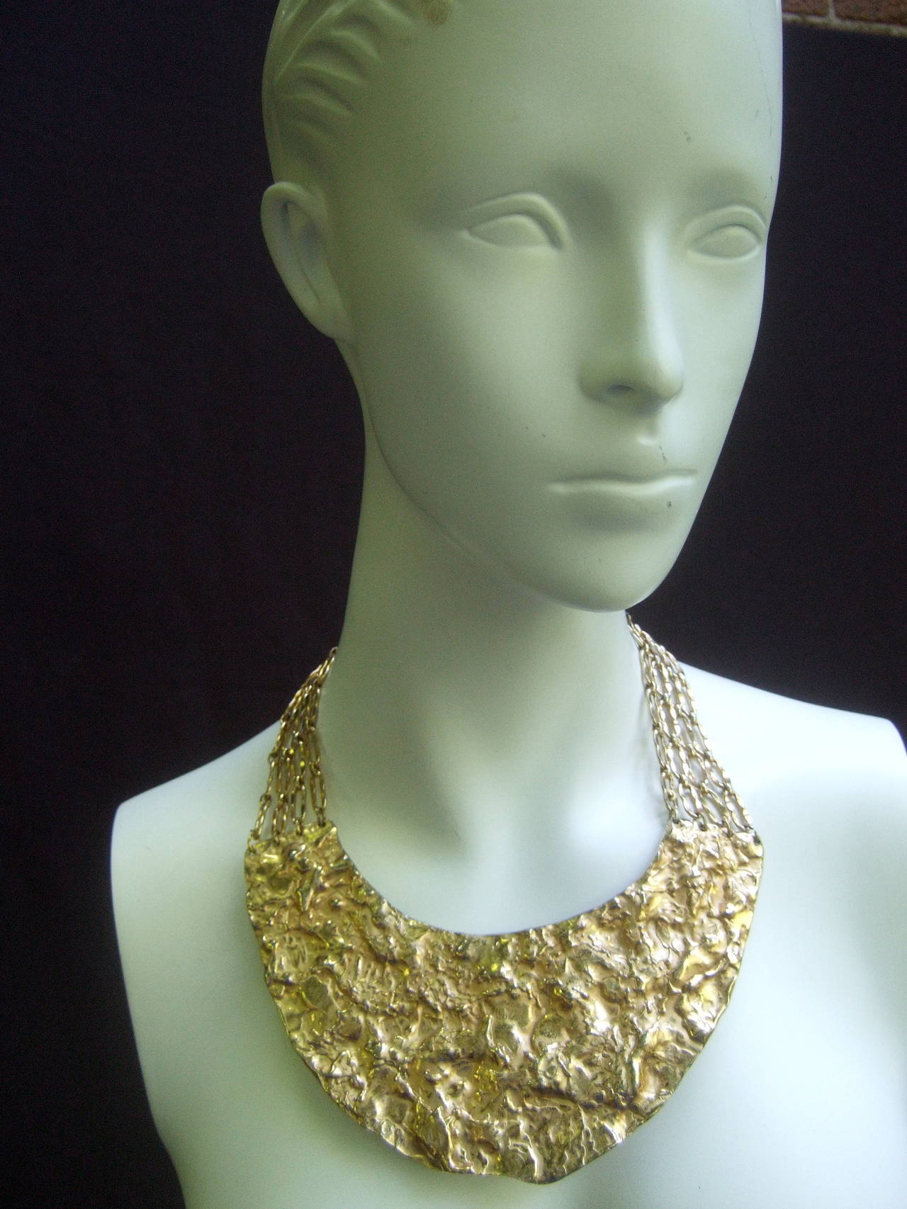 Massive Hammered Gilt Metal Collar Necklace c 1970 In Good Condition For Sale In University City, MO