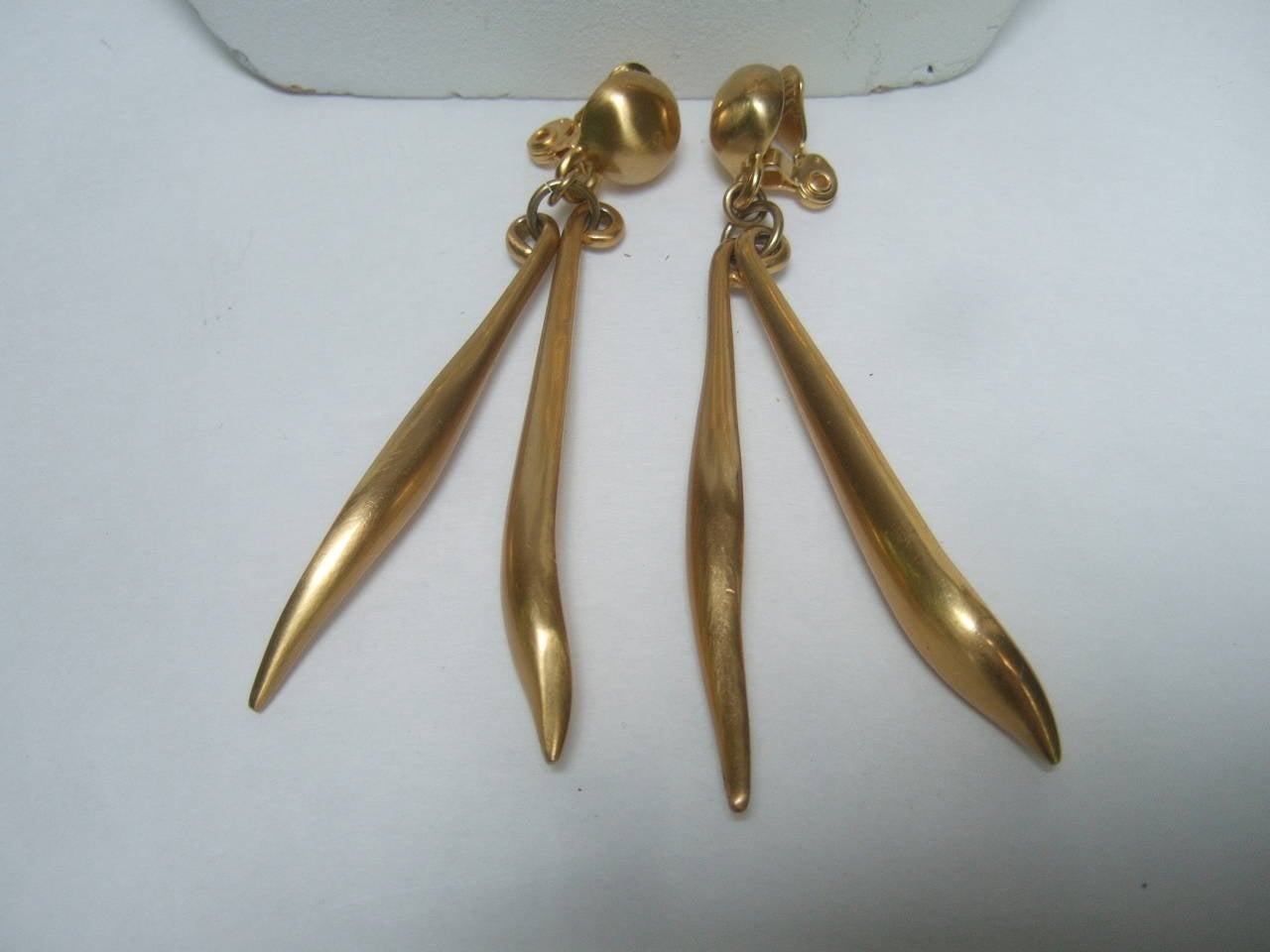 Severe Gilt Metal Spike Necklace and Earring Set For Sale at 1stdibs
