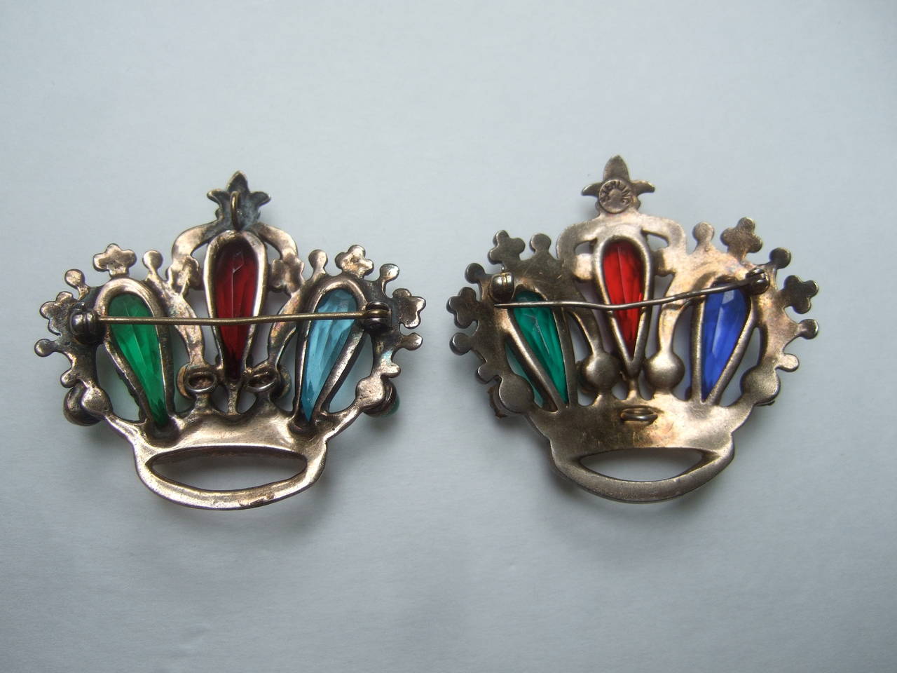 Sterling Crystal Pair of Crown Brooches c 1950 For Sale 1