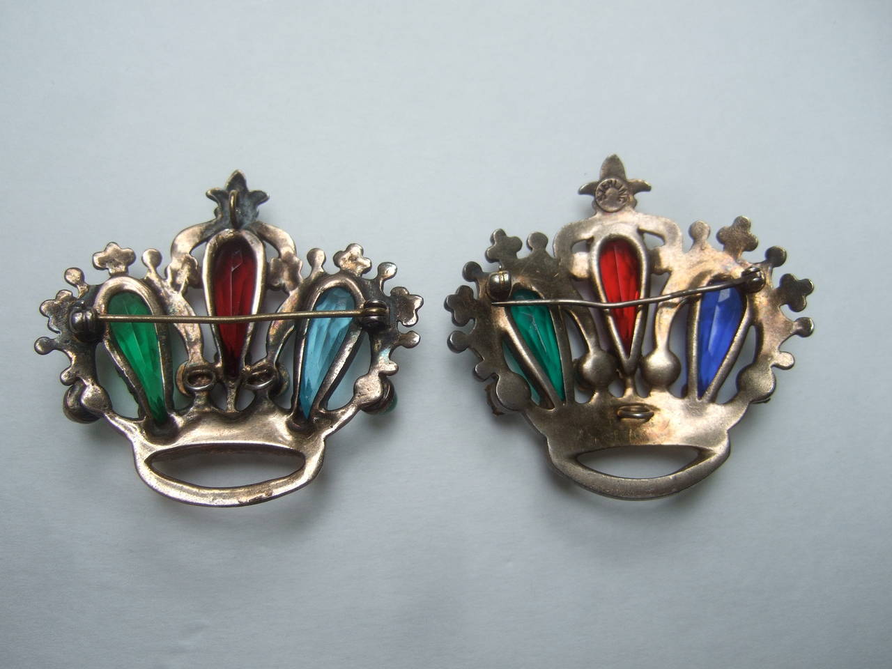 Paire de broches en cristal Sterling Crown Brooches c 1950 en vente 4