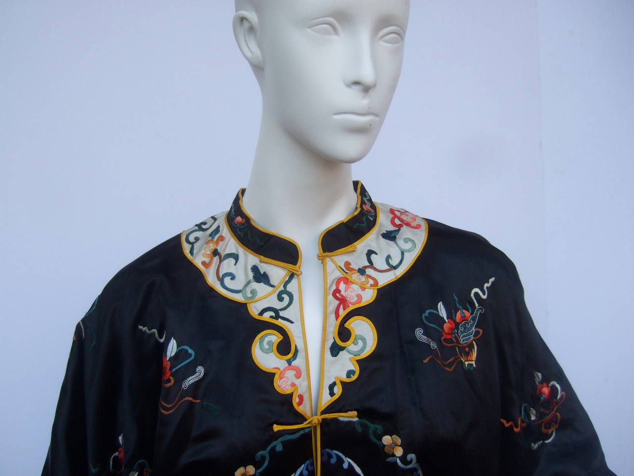 Exotic Chinoiserie Embroidered Satin Duster Coat 1980s In Good Condition In University City, MO