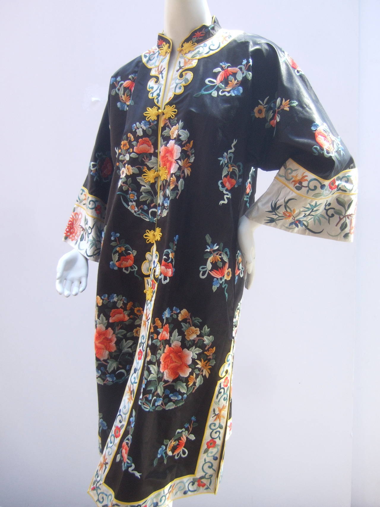 Women's Exotic Chinoiserie Embroidered Satin Duster Coat 1980s