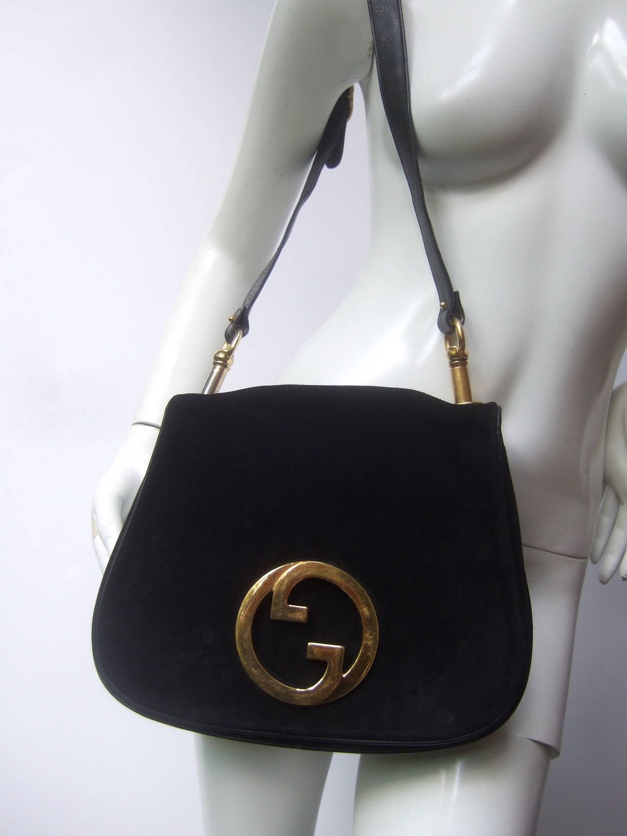Gucci Italy Sleek Black Doeskin Suede Shoulder Bag c 1970 In Good Condition In University City, MO