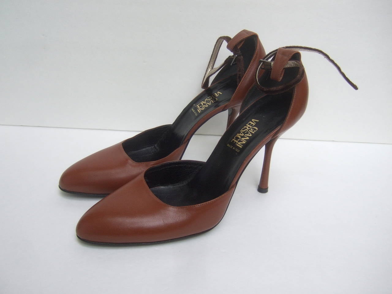 Gianni Versace Caramel Brown Leather Ankle Strap Pumps Size 41 For Sale 1