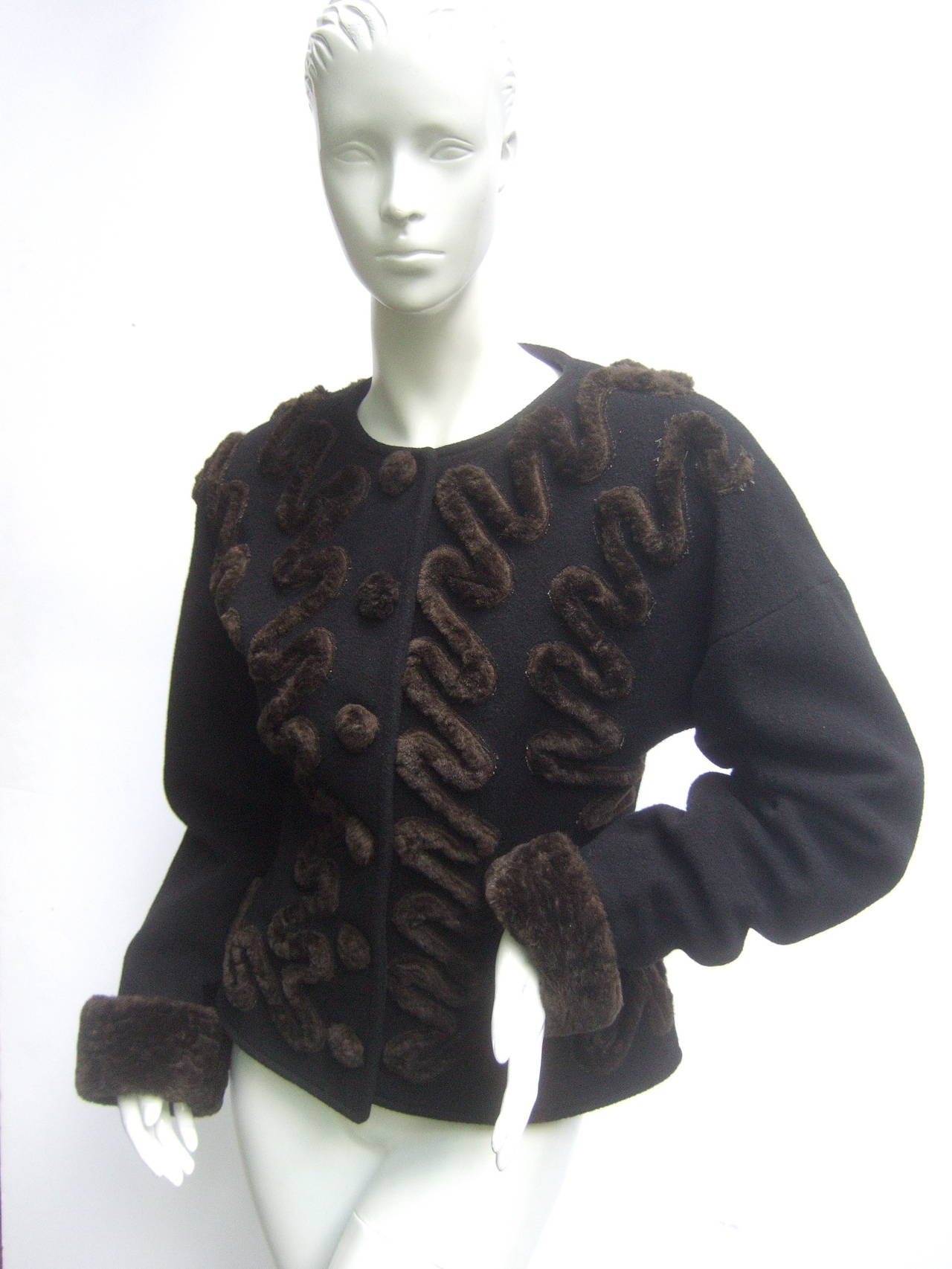 Fendi Italia - Giacca in lana nera con applicazioni in pelliccia sintetica Taglia 42 circa anni '90 In condizioni ottime in vendita a University City, MO