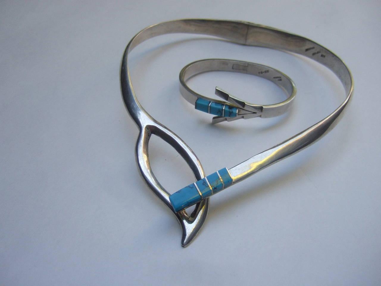 Sleek Sterling Artisan Turquoise Choker Bracelet Set In Excellent Condition In University City, MO