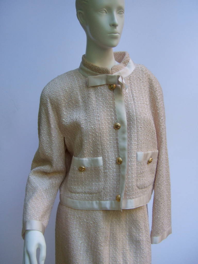 CHANEL Elegant Ivory Silk & Wool Skirt Suit Size 44 1