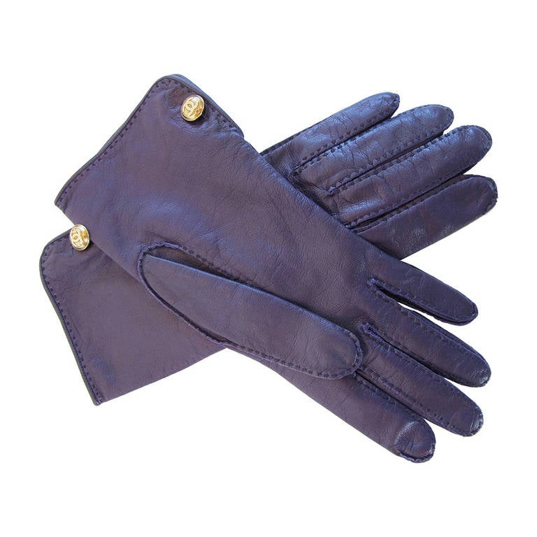 Chanel Purple Gloves with CC Logo For Sale