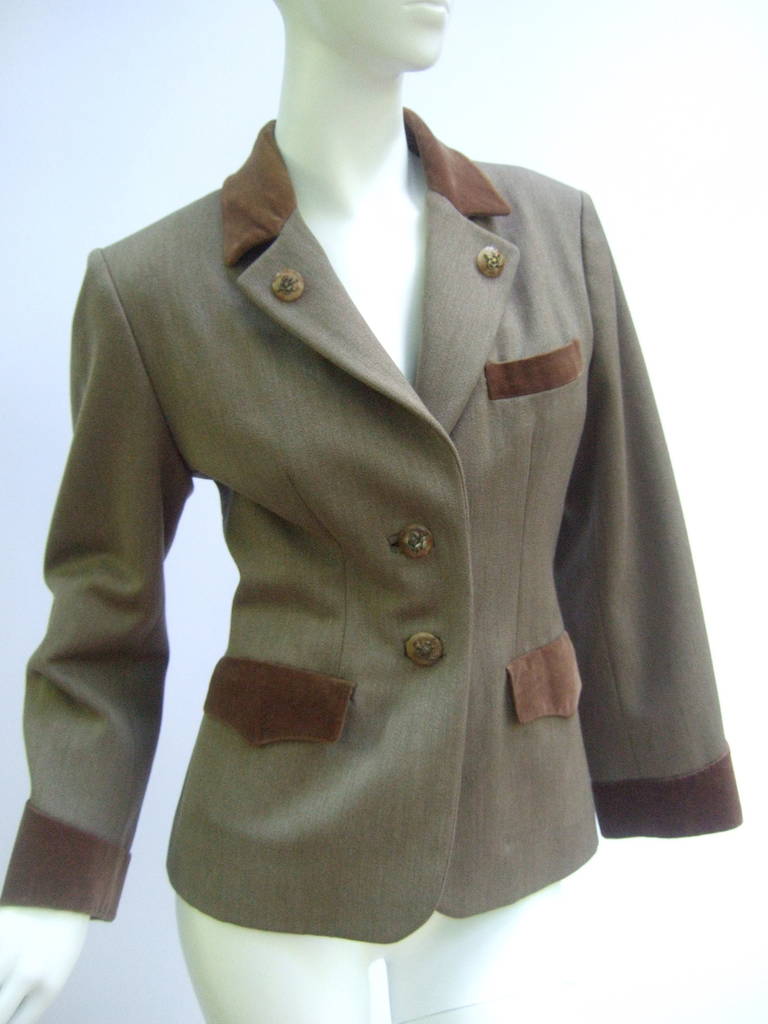 HERMES Paris Equestrian brown wool velvet trim jacket ca 1970
The elegant refined jacket is designed with a fitted silhouette
The collar, cuffs & pockets area accented with brown velvet

The shell of the jacket is covered with fine Laine wool