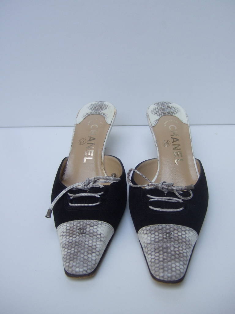 CHANEL Classic Suede & Leather Mules Made in Italy Size 35 In Good Condition In University City, MO