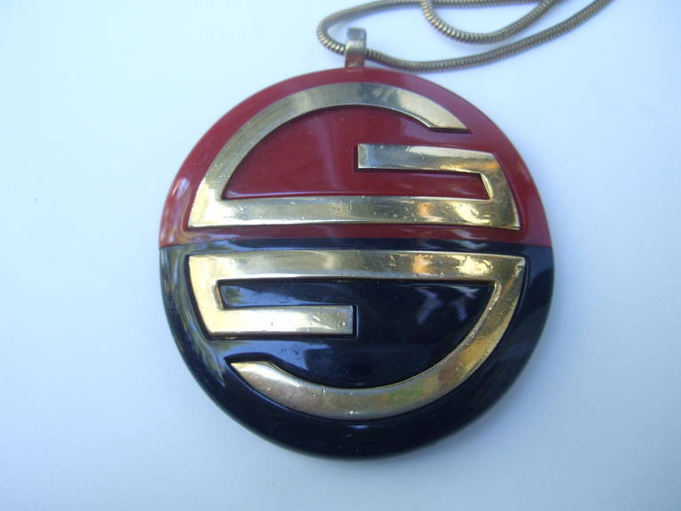 Givenchy Sleek Cinnabar & Jet Resin Pendent Necklace c 1977 In Excellent Condition In University City, MO
