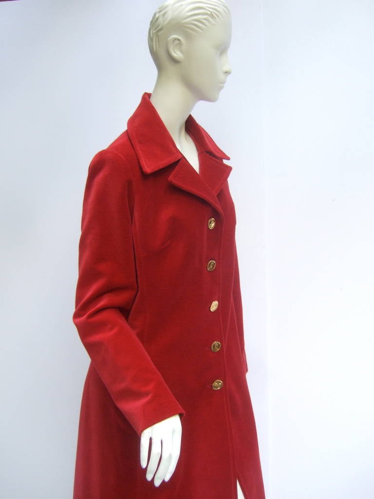 Roberta di Camerino Scarlet Red Velvet Coat Made in Italy c 1970 In Excellent Condition In University City, MO