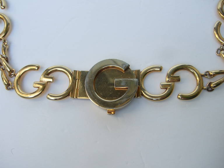 Gucci Sleek Gilt Metal Hinged Link Belt Made in Italy c 1970 In Excellent Condition In University City, MO